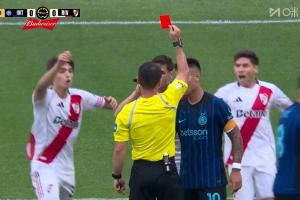 河床已危！夸尔塔最后一人犯规吃到直红，河床10人应战+第3恐出局