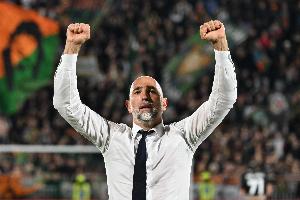 图多尔：科莫利说弗拉霍维奇留队&我很高兴 卡卢卢能胜任右边翼卫