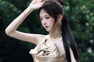 KPL女主持人灵儿晒照：“礼服限定皮肤回归”