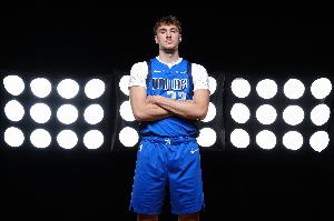 2K主管：弗拉格对我说他通过玩游戏模拟与欧文、浓眉的配合