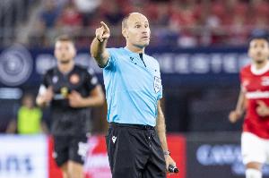 拉奥斯：梅迪纳的手臂是放在自然位置上，这永远不应该被判为点球