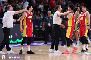 雷蒙：感谢郭士强指导和教练组的信任 1分之差输给澳大利亚很遗憾