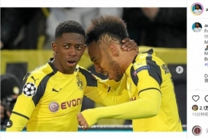 奥巴梅扬社媒晒与登贝莱合照，祝贺前队友斩获金球：实至名归