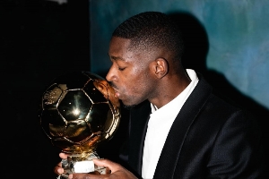 【小吧社交秀】登贝莱圆梦金球 胡梅尔斯女友参加啤酒节