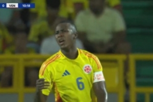 记者：曼联同意签下哥伦比亚17岁后腰奥罗斯科，明夏加盟