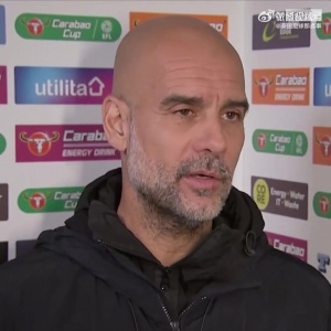 放飞自我继发布会wink，场边亲吻边裁后、瓜帅再献调皮吐舌