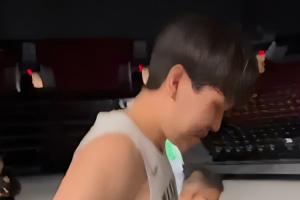 幽默第一次穿开拓者球衣进主场什么感觉？杨瀚森：挺凉快的