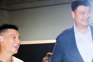 马里昂胖成球~林书豪晒照：见到很多老朋友 向这些传奇人物致敬