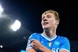 金额5000万欧！记者：那不勒斯对霍伊伦极其满意，对买断毫不犹豫