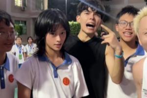 不得了！汕头女高中生轻松碰板 打单挑疯狂拉杆&展现超强核心力量