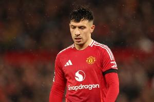 曼晚：曼联后卫利桑德罗已进入膝伤康复的最后阶段，即将加入合练