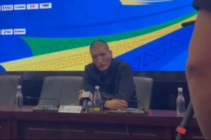 巴特尔：杨瀚森在不断提高不断适应 我20岁的时候比他差远了