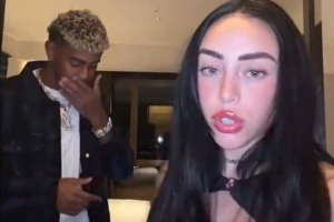 庆祝巴萨绝杀赫罗纳，亚马尔赛后与女友在房间里热舞