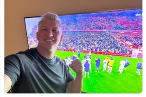 小猪社媒庆祝曼联双红会取胜：太美妙了，多么精彩的比赛