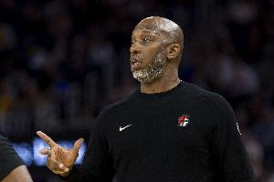 出大事了！开拓者主教练比卢普斯也因参与赌球被逮捕！