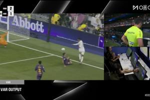 加西亚禁区内手球，VAR介入