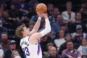 得分上双！马尔卡宁首节10中5拿到12分1篮板