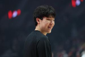 苏群：杨瀚森上半赛季的安排主要就在G联盟 偶然也回板凳熟悉节奏