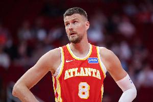 硬气一把！波津接杰伦·约翰逊妙传 篮下翻身直接隔扣巴雷特！