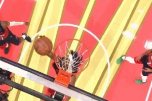 泰森反击攻筐制造犯规&约翰逊干扰球 奇才挑战成功取消干扰球