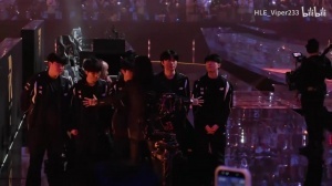 纯罚站！KT不敌T1收获亚军后，S15决赛舞台有工作人员拦着KT选手不能下舞台