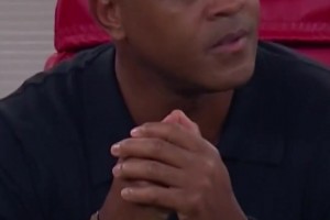 印尼主帅克鲁伊维特在赛后被媒体狂喷：执教水平太差