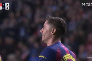 复出即戴帽！拉什福德角球助攻，莱万甩头破门！